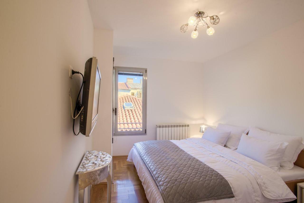 Apartment San Rocco Center Pula Exterior photo
